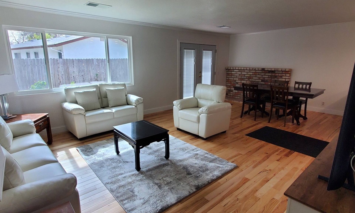 Davis House | Charming 4-bedroom Fully Furnished House in Davis with AC
