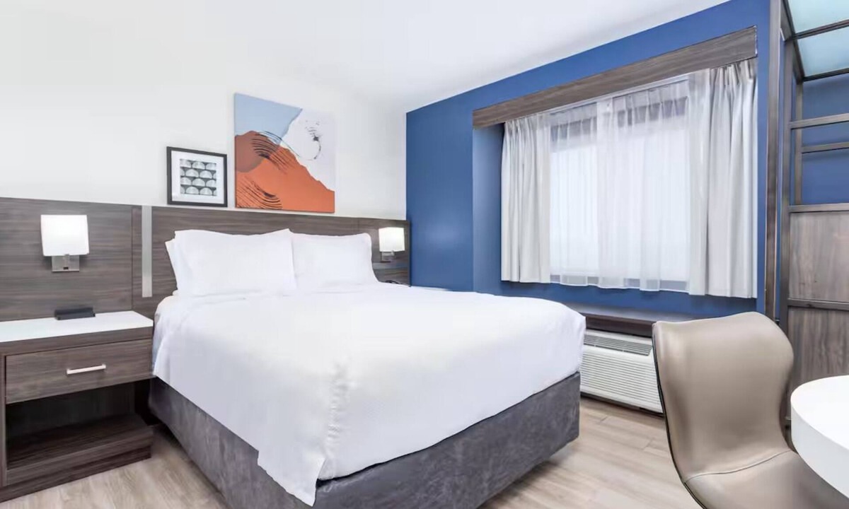 Clarion Hotel | Chic & Practical Room w/Breakfast Perfect for a Quiet Weekend Stay Near Stadium