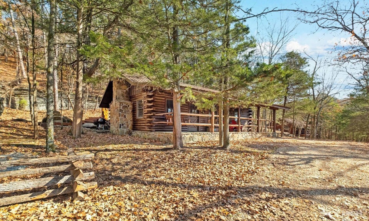 Eureka Springs Cabin | Cinnamon Valley - The Lake House