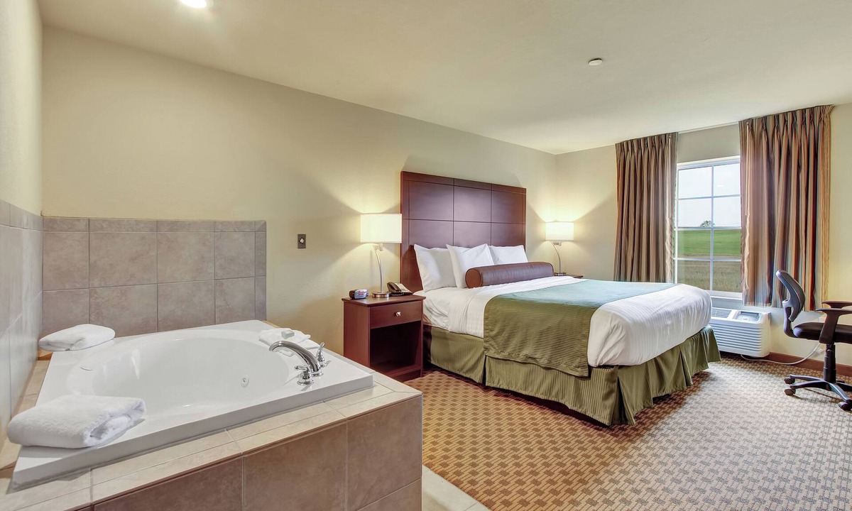 Wayne Heights Hotel | Cobblestone Hotel & Suites - Waynesboro