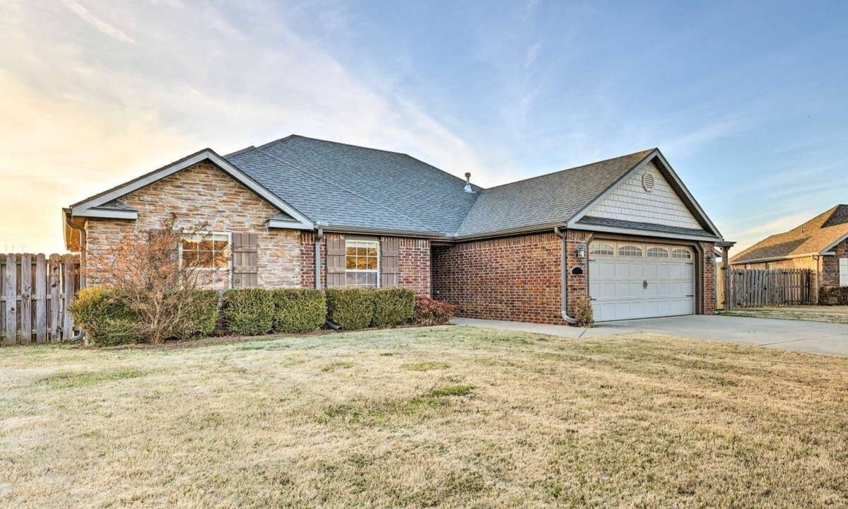 Springdale House | Comfortable Home in Springdale