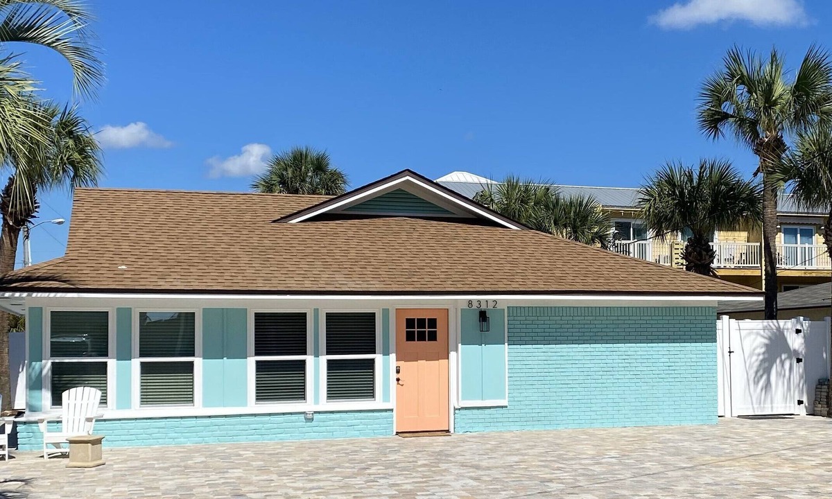 Bel Air House | Completely updated home directly across from the Beach with pool and hot tub