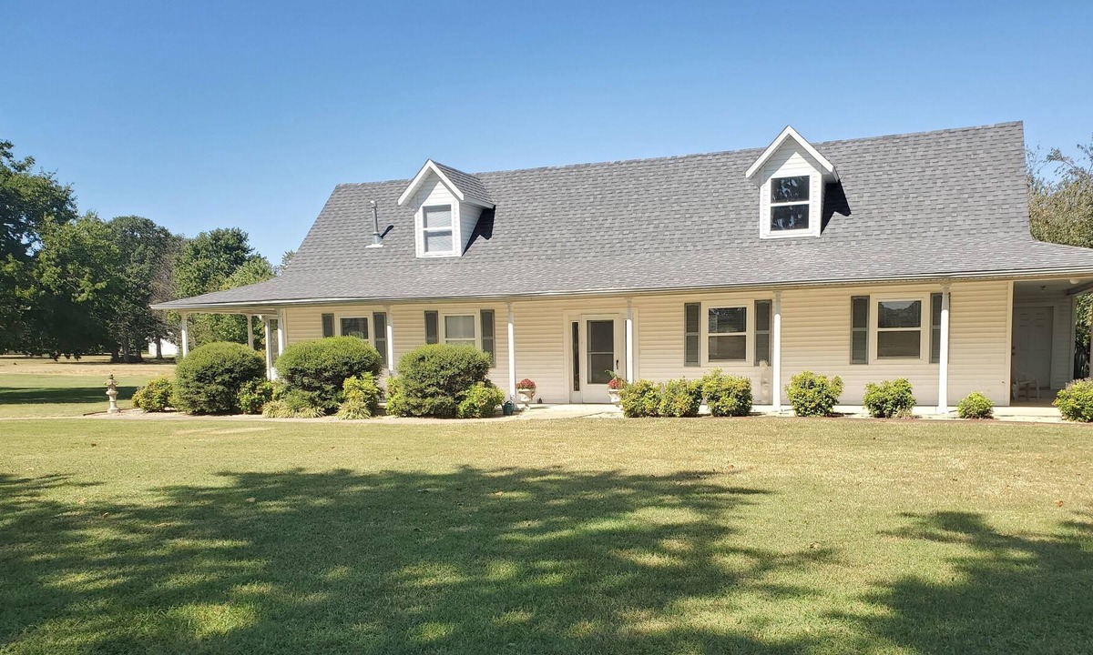 Springdale House | Conveniently located in NWA!