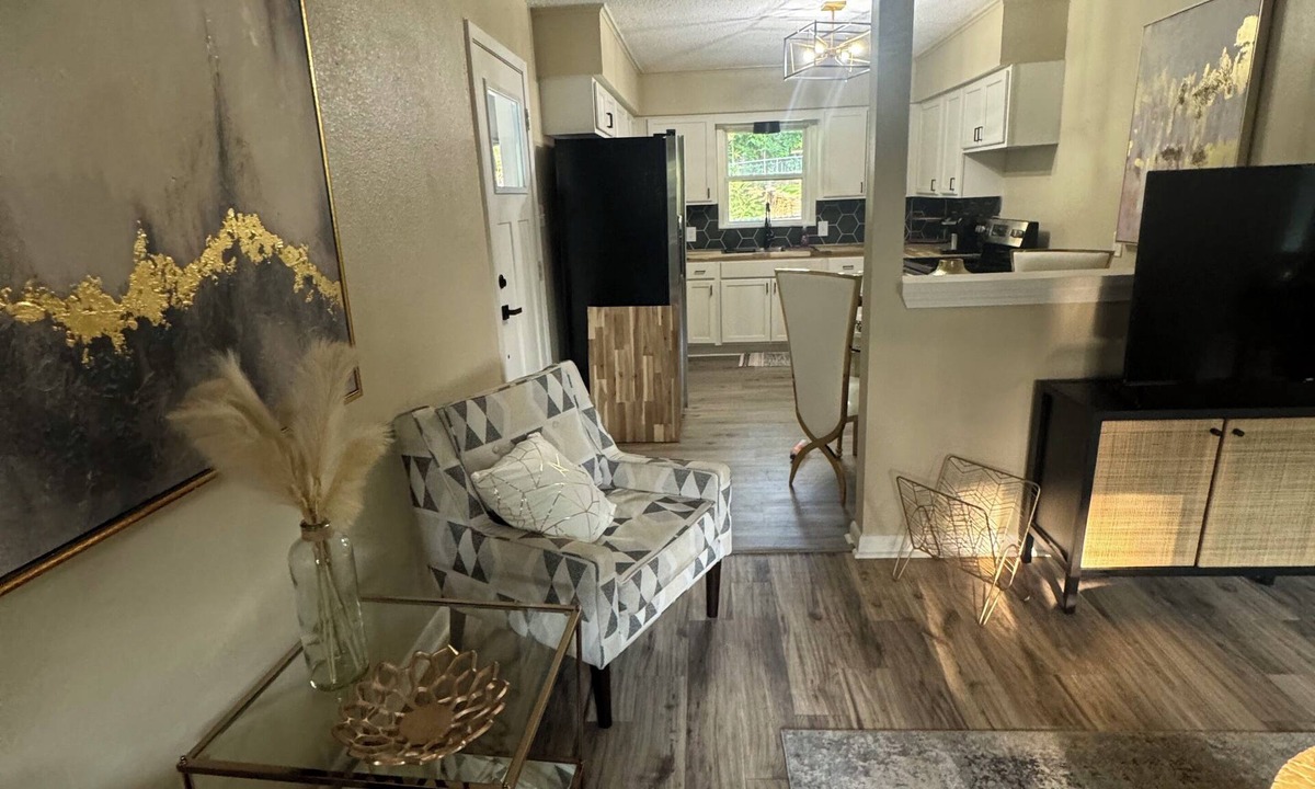 Van Buren House | Cottage style home close to downtown and pet friendly