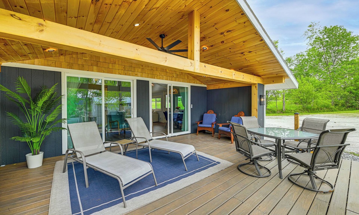 Shoreham House | Couple’s Retreat w/Water Access to Lake Champlain