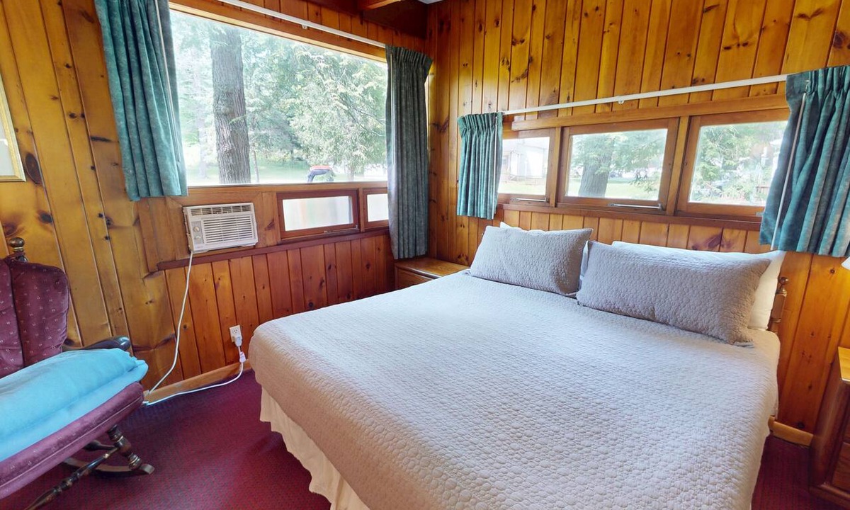 Hamilton Hotel | Cozy 1-bedroom hotel room in pleasant Hamilton - #310 Highline