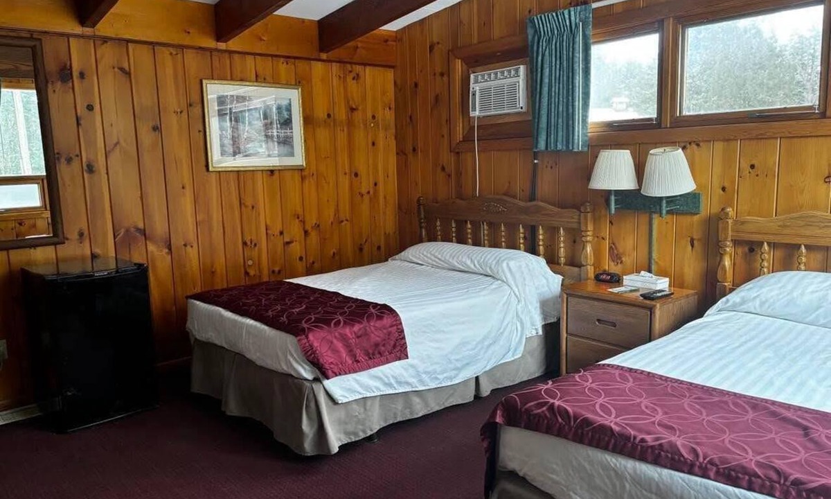 West Eaton Hotel | Cozy 1-bedroom hotel room in beautiful Hamilton - #316 Chenango