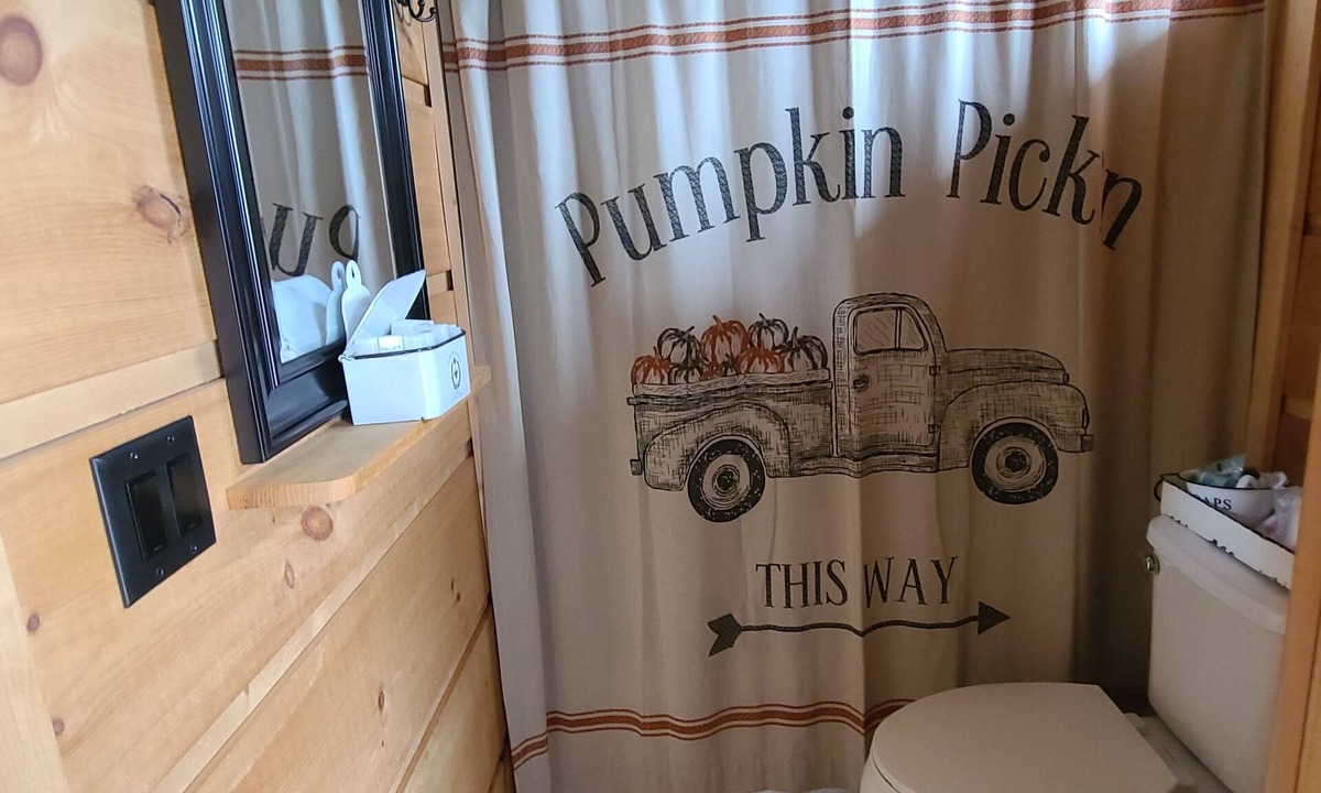 Selinsgrove Apartment | Cozy 1-bedroom studio in adorable Selinsgrove with AC and amenities