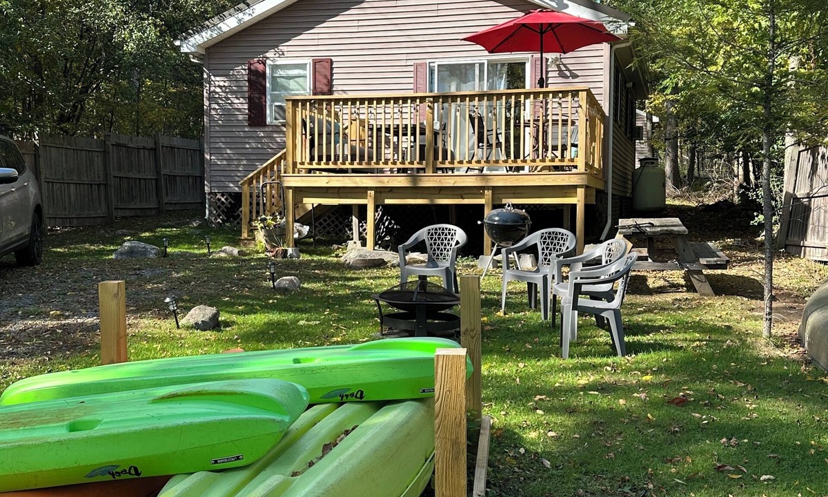 Keeseville Cabin | Cozy 2-bedroom cabin in charming Keeseville with access to private Augur lake