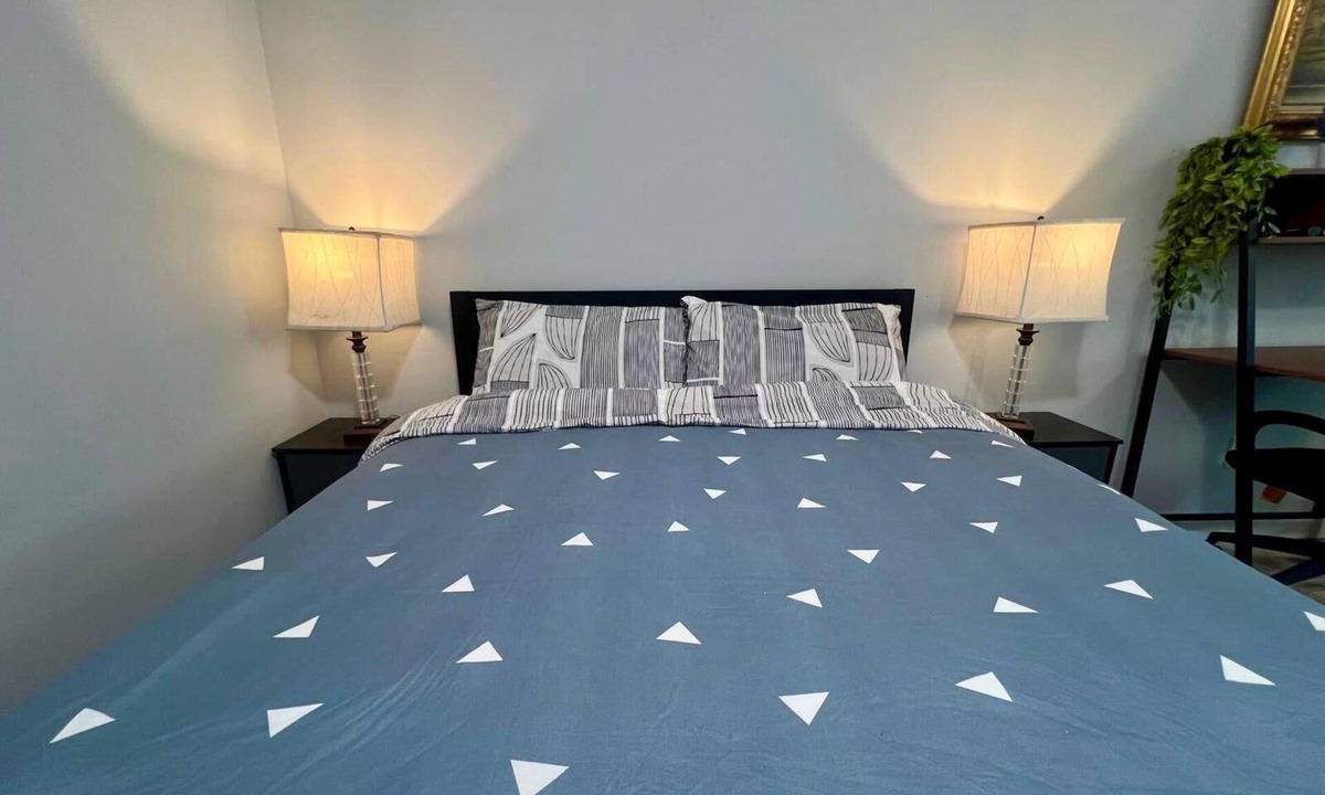 Russian Hill Apartment | Cozy 2-bedroom North Beach Basement Apartment in San Francisco Near Top Spots