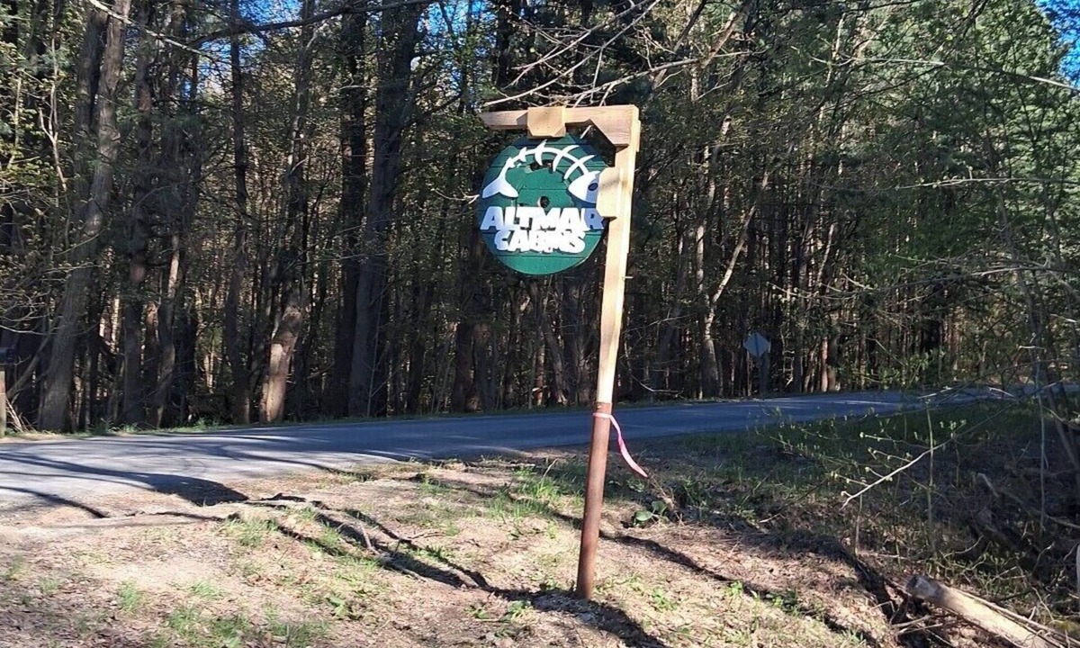 Maple View Cabin | Cozy 4 person cabin with all amenities for a camp ground sportsman vacation
