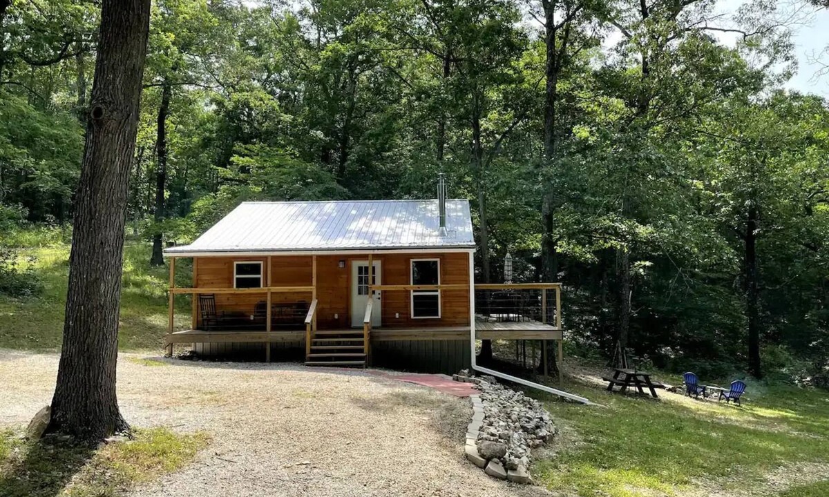 Newton County Cabin | Cozy Cabin minutes from the Buffalo National River at Historic Erbie!