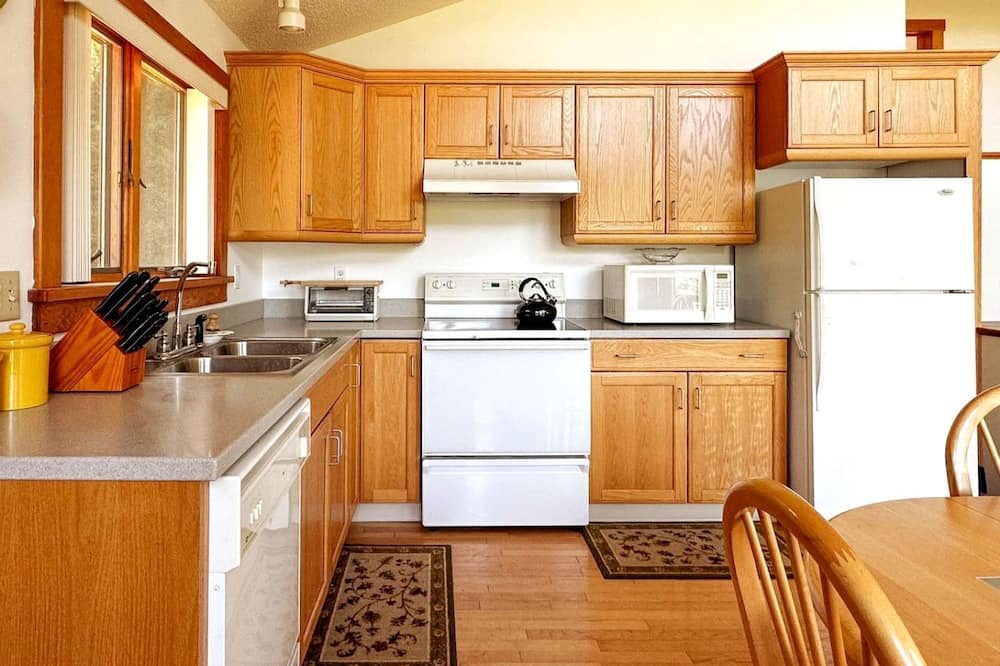 Franklin Cabin | Cozy Cabin Retreat with Fire Pit, Sauna & Game Room in Franklin, New York