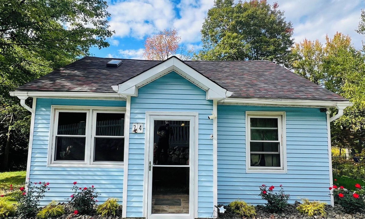 Monroe House | Cozy Cabin with Sauna & Firepit!