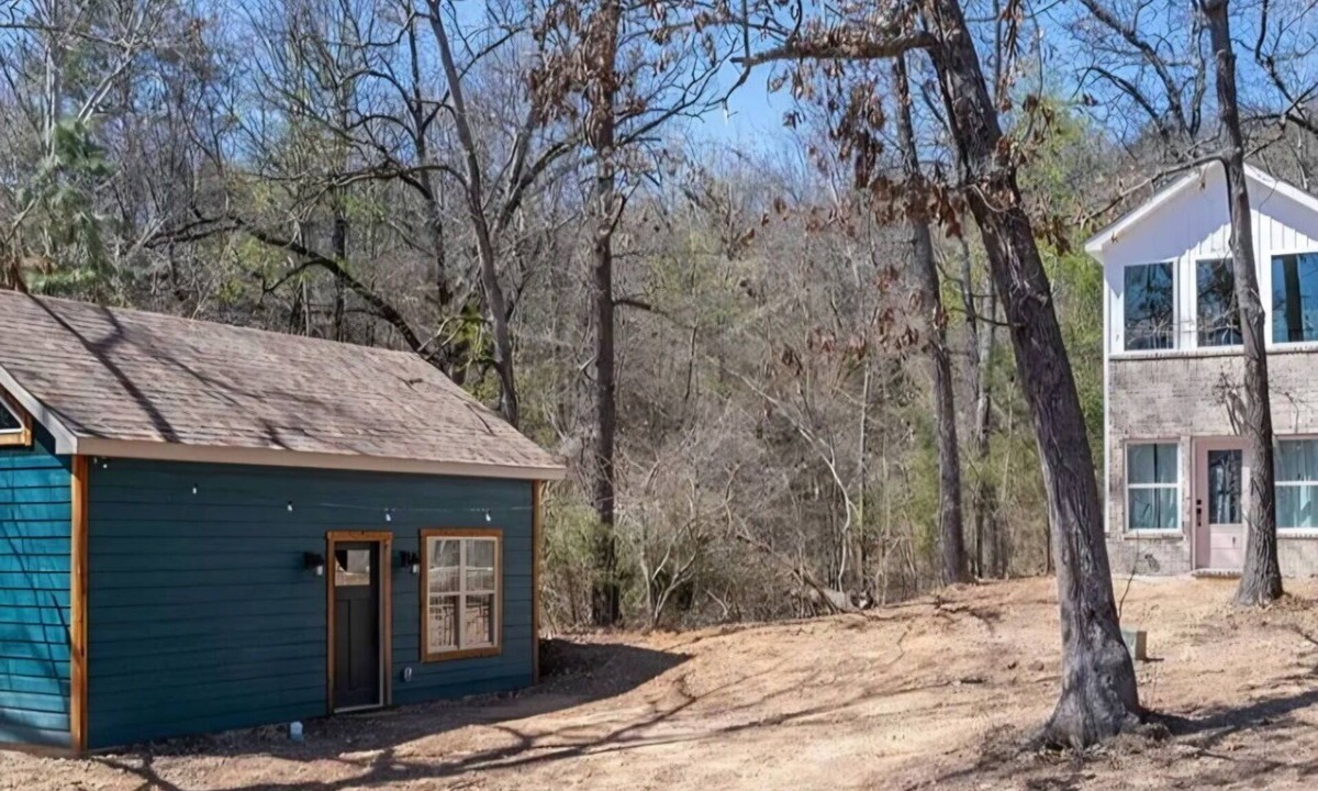 Cecil Cabin | Cozy dual-cabin experience on Washburn Mountain in peaceful Greenwood, Arkansas.