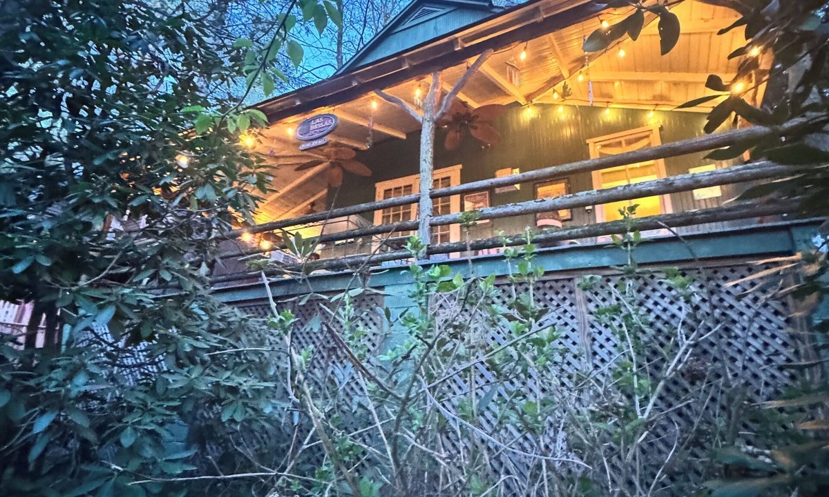 Mount Gretna Cottage | Cozy Mount Gretna Chautauqua Cottage near Hershey with treehouse porch