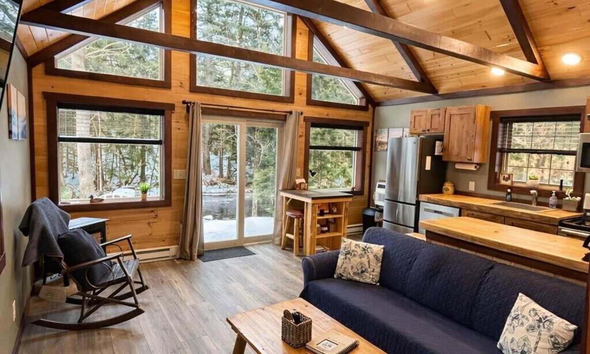 Glenfield Cabin | Cozy Private Creekside Cabin, Fishing and Hiking Nearby, Pet Friendly!