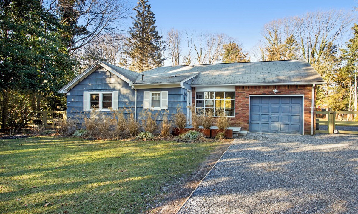 Brookhaven House | Cozy two-bedroom cottage in Long Island's bucolic Brookhaven Hamlet