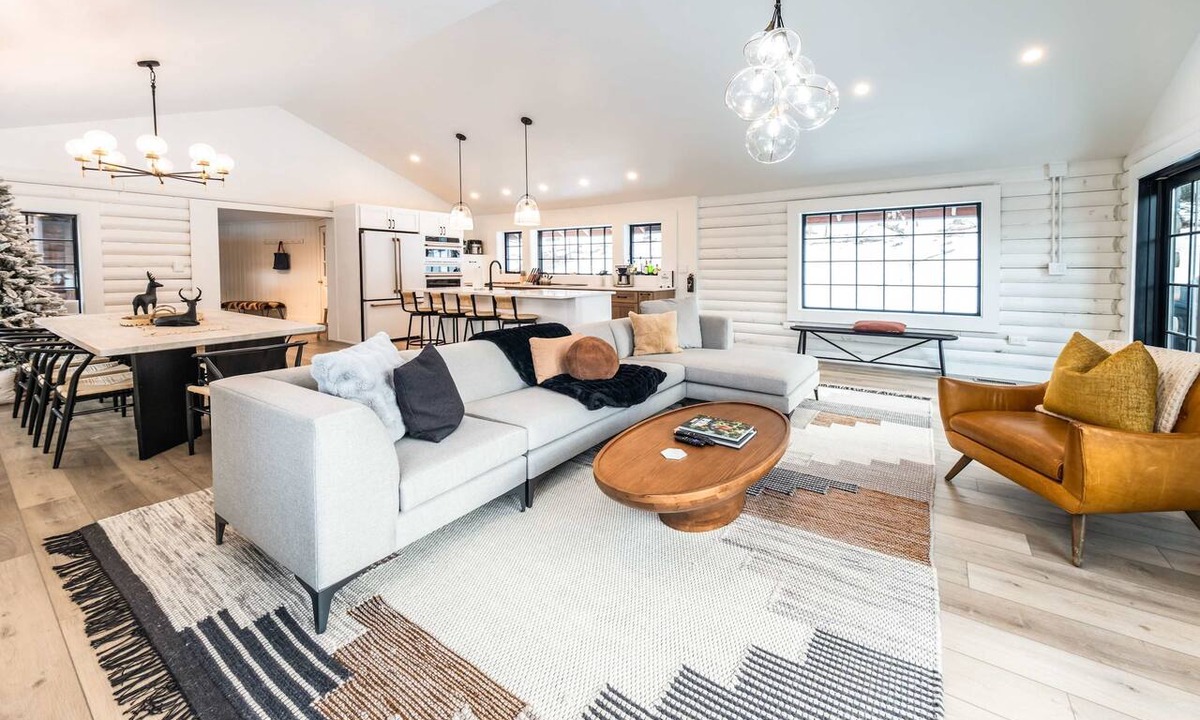 Warwick House | Custom Log Cabin, Hot Tub, Fire Pit & Wood Stove