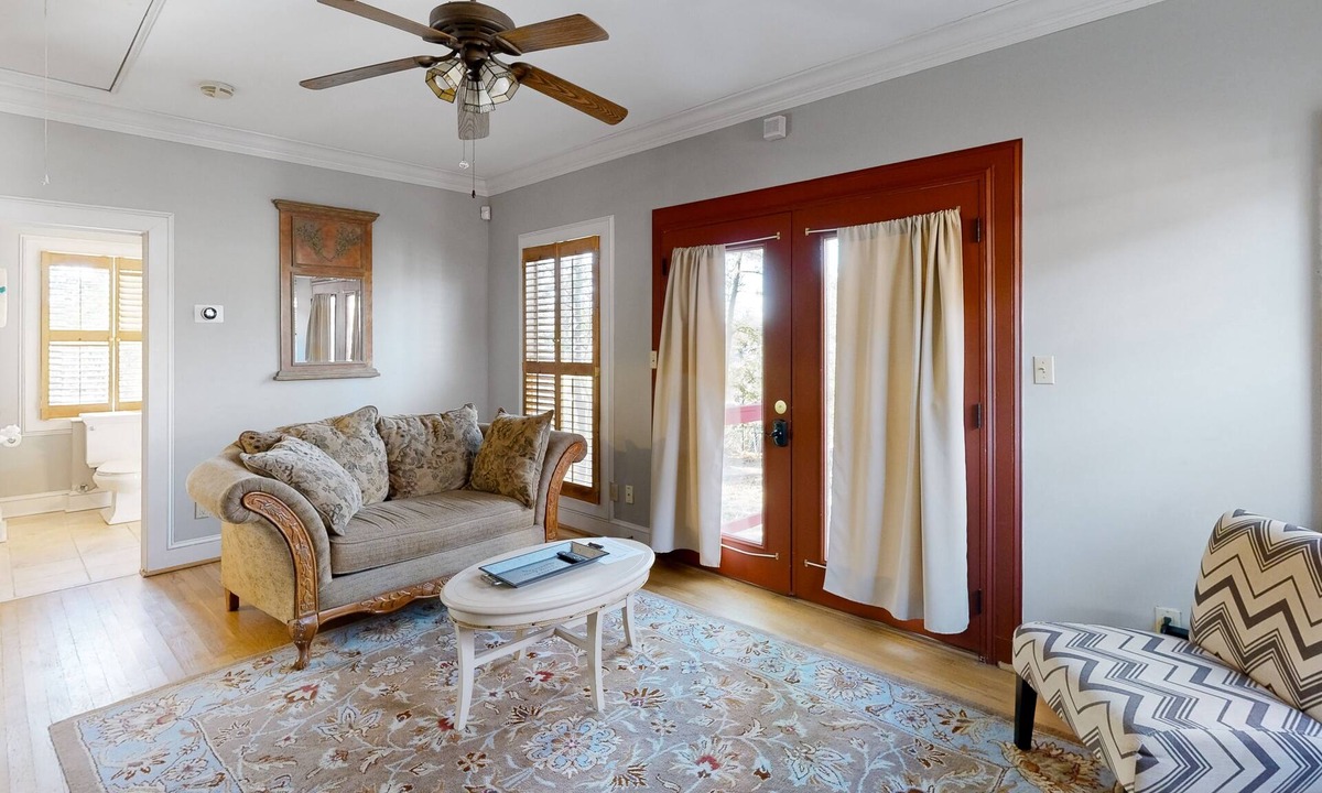 Westside House | Cute studio cottage with central AC and private W/D