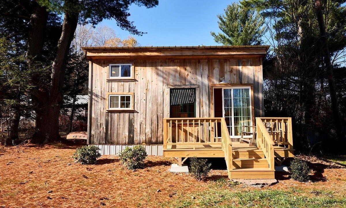 Woodridge Cabin | Cute Wooden Tiny House on a Beautiful Farm near Bethel Woods for a Romantic Getaway in Woodridge, New York