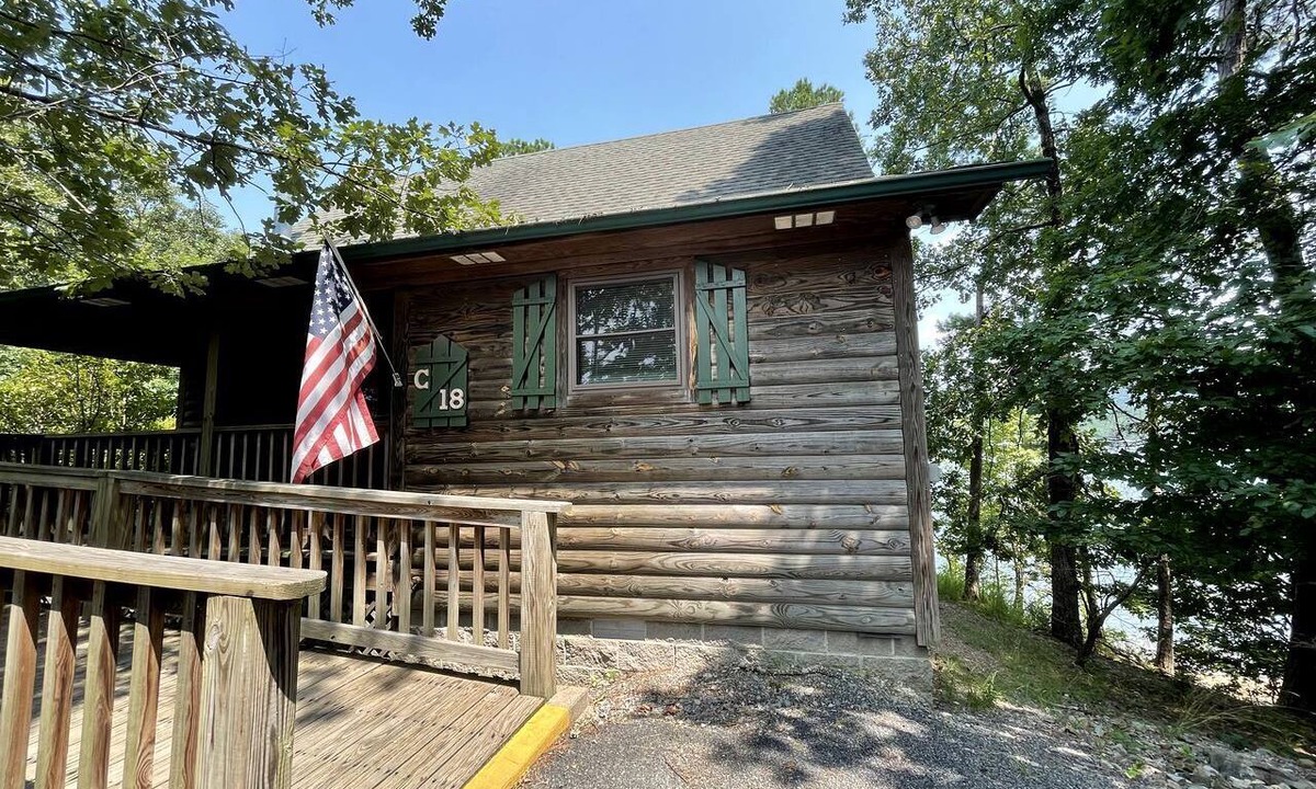 Mount Ida Cottage | Delightful Lake Cottage with Tennis Court, Pool and Views in Mount Ida, Arkansas