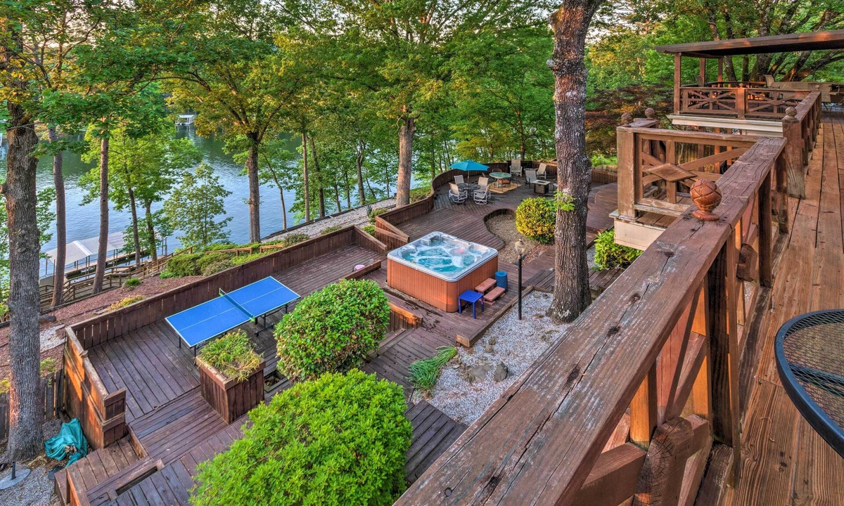 Mid America Cottage | Dock, Hot Tub & Kayaks: Luxe Hot Springs Lakehouse