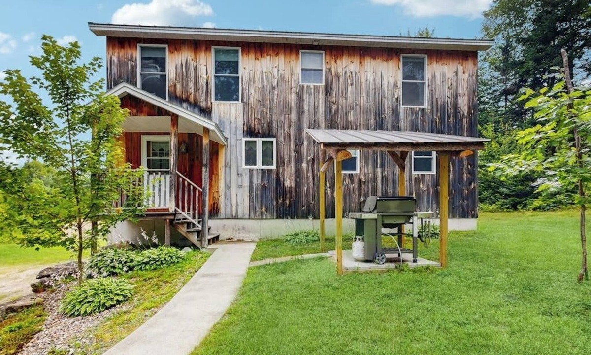 Jefferson House | Dog-friendly home with huge yard - near swimming hole, snowmobiling