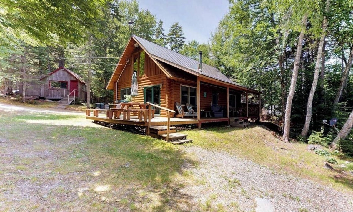 Rockwood Cabin | Dog-Friendly Lakefront Log Cabin with Peaceful Atmosphere, Dock & Boat Launch