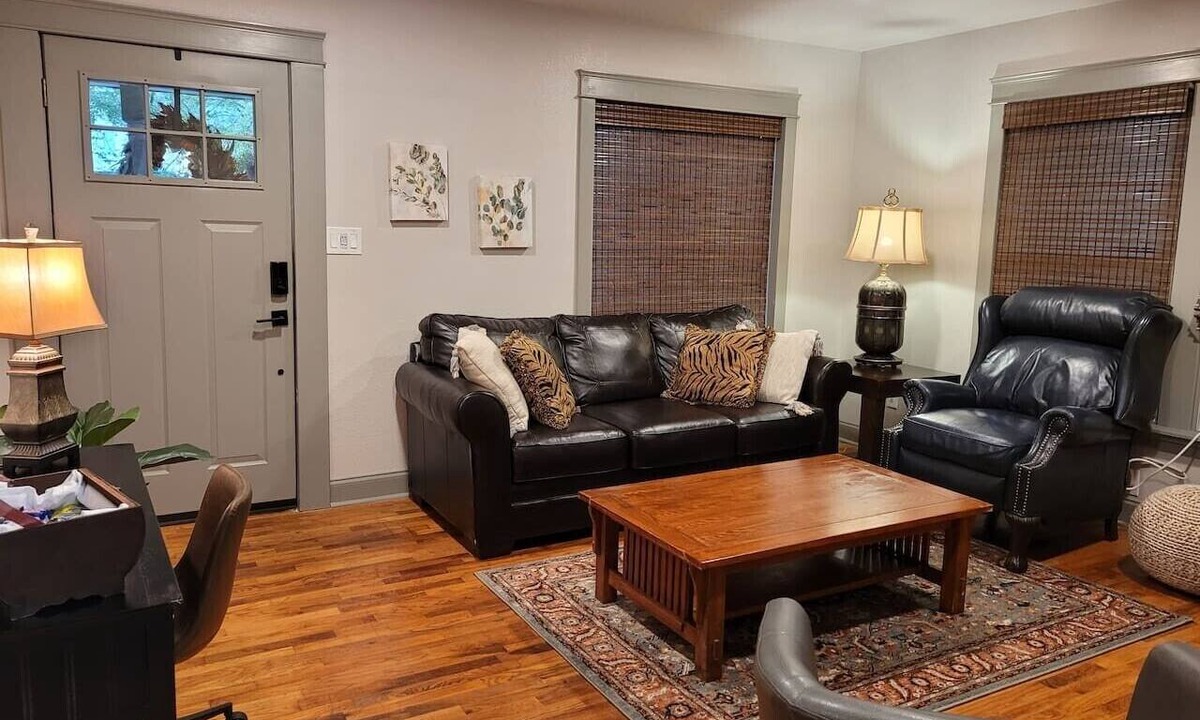 Fort Smith House | Downtown Cozy Getaway