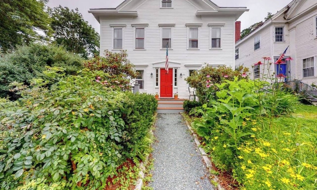 Castine House | Downtown Getaway w/Full Kitchen & Furnished Porch - Walk to the Beach/Harbor