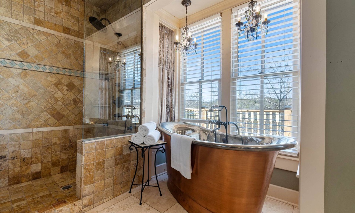 Eureka Springs Historic District House | Downtown House w/Parking! On Spring St, Hot Tub!