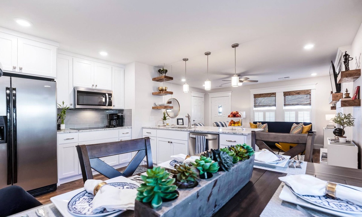 Bentonville House | Downtown, Trails, Museums, Easy Access! Read the reviews – we'll spoil you.