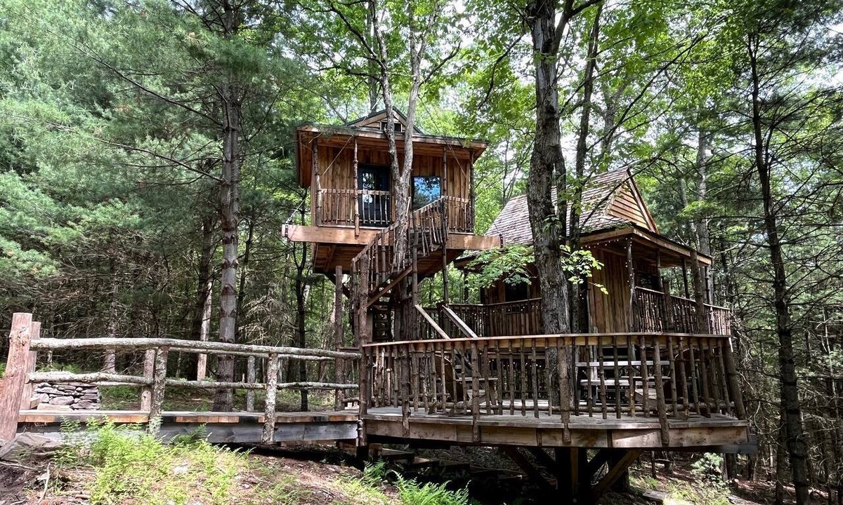Sparrow Bush Cabin | Eco-Friendly, Abstract Treehouse Surrounded by Wildlife and Hiking Trails For a Special Getaway in Sparrow Bush, New York