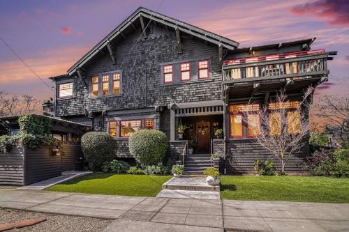 Upper Telegraph House | Elmwood House Berkeley