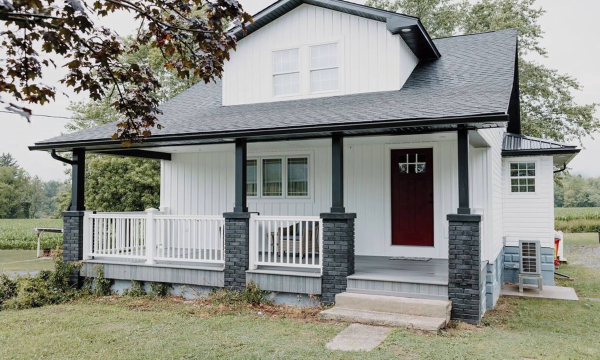 Mifflintown House | Enjoyable 4-bedroom house 2 minutes from the Famous Port royal speed