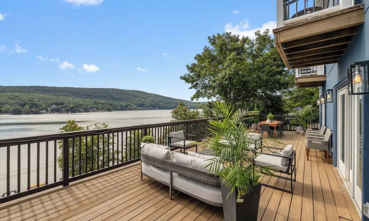 Greenwood Lake House | Entire Lakeview House ~ 1 hour to MetLife ~ Hot Tub~Firepit~Stunning View~Decks
