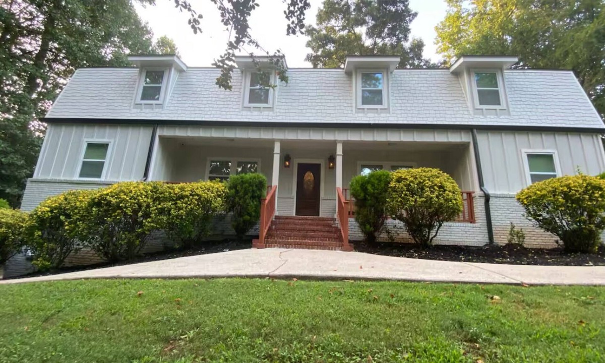 Roswell Apartment | Entire quadplex, 4 apts, group/pet friend, walkable to best of Historic Roswell!