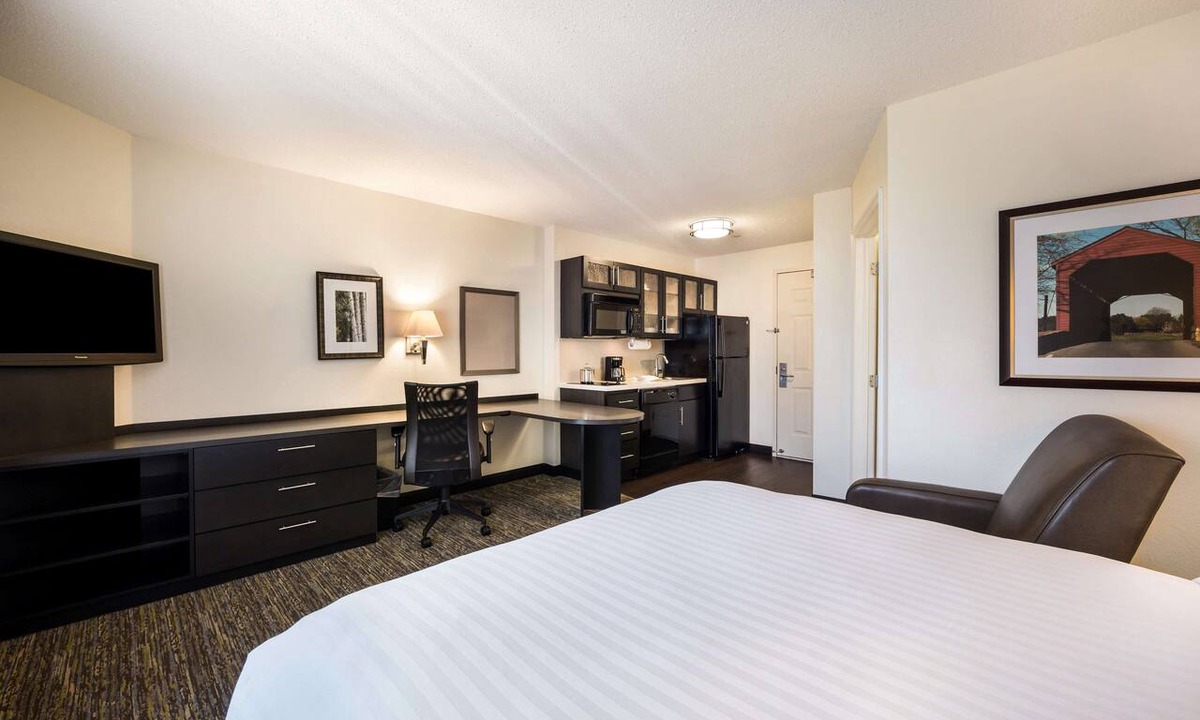 Santa Clara Hotel | Excellent Choice! W/Private Full Kitchen! Minutes to California's Great America