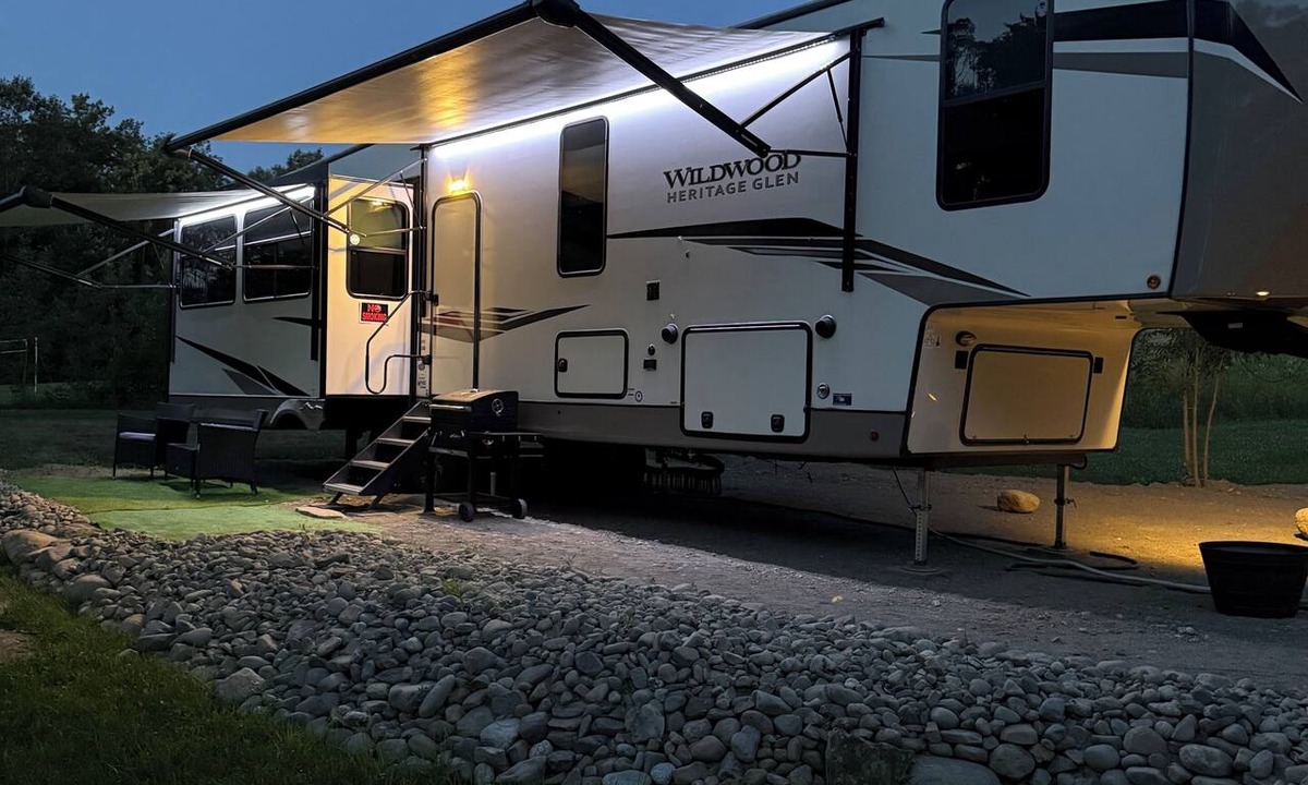 Benton House | Fabulous 3-bedroom RV with direct access to the Sebasticook River!
