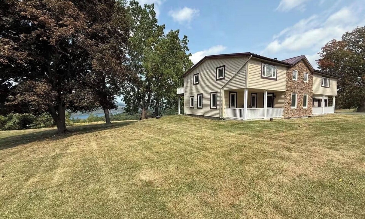 Hammondsport House | Fabulous 6-bedroom house with gorgeous Keuka Lake views in charming Hammondsport