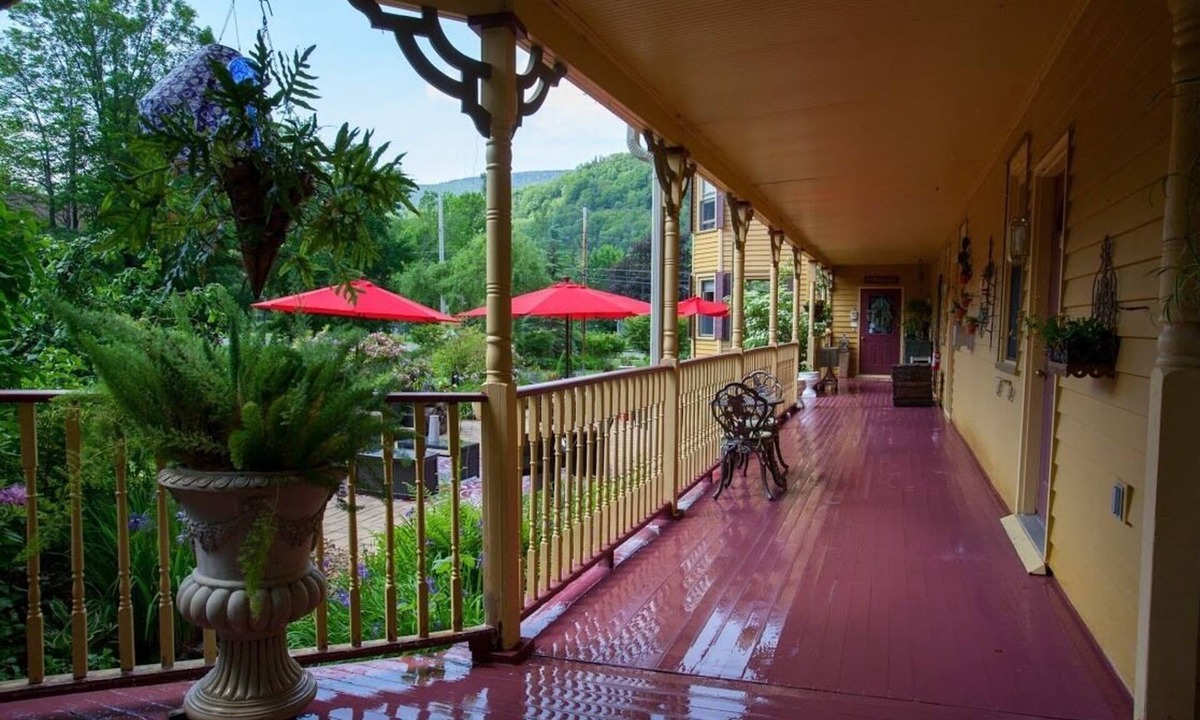 Hunter Bed & Breakfast | Fairlawn Inn