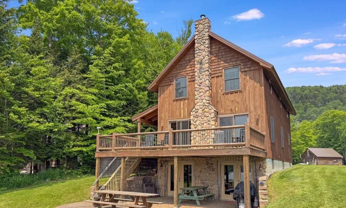 Town of Webb House | Fairview Lodge on 4th Lake
