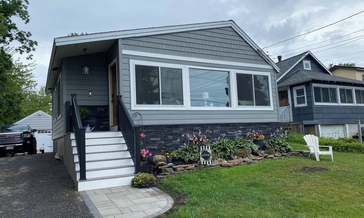 Brewerton House | Family-Friendly Waterfront Retreat, Sleeps 8, Docks, Fire Pit, Boat Lifts.