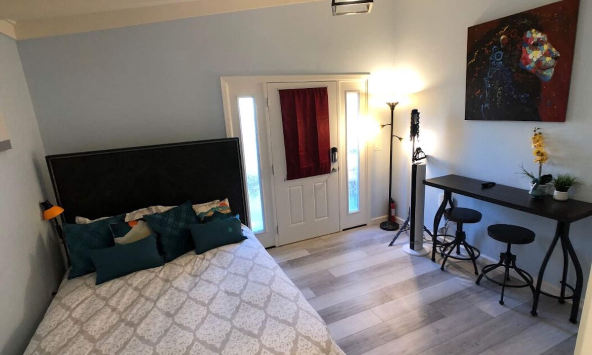 Shoreview Apartment | Fetching cozy studio close to everything