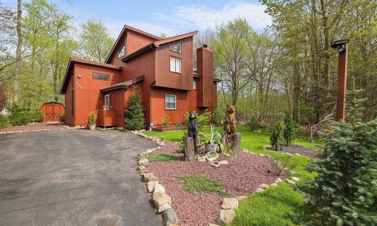 Tobyhanna House | Firepit, Arcade, BBQ & Lake Nearby, Pet-Friendly Pocono Getaway