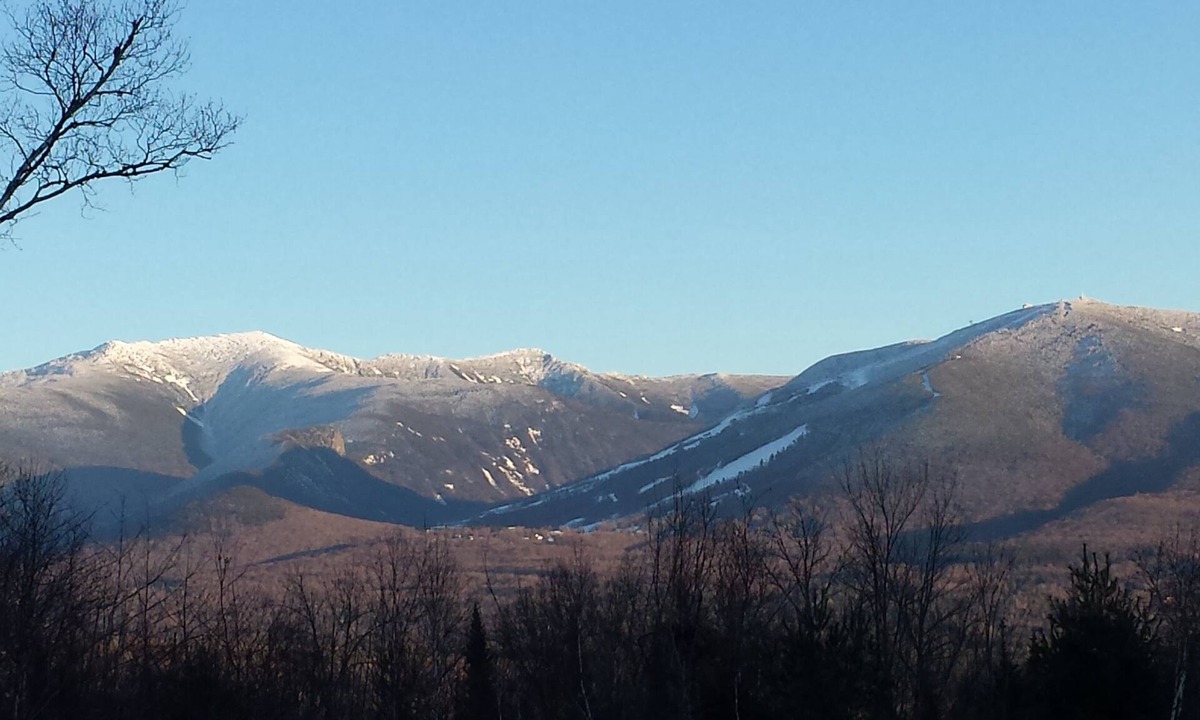 Sugar Hill House | Franconia Notch Retreat, Huge Views, Hot Tub, EV charger, A/C