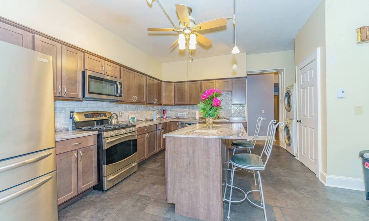 Downtown Albany Apartment | Fresh & Modernized 2BR Fl 1 Apt @ Downtown Albany