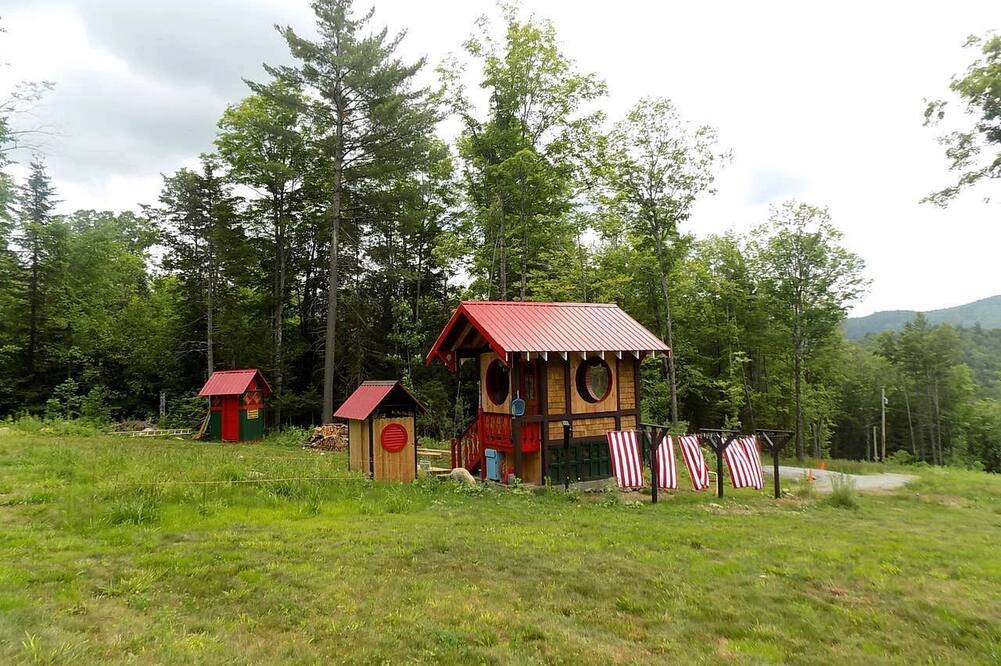 North River RV Rental | Fully-Furnished Tent-Style Cabin Rental near Indian Lake, Upstate New York