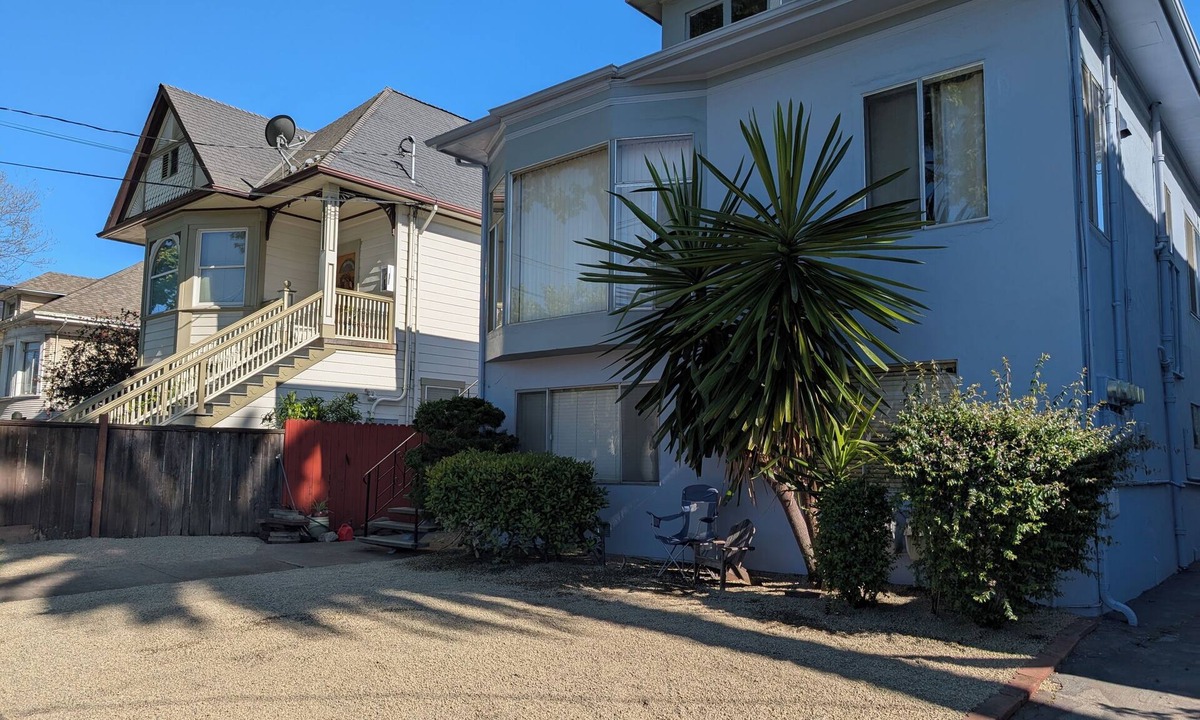 South Berkeley Apartment | Gallery Look Cozy 2-bedroom apartment WIFI/BART/PARKING in South Berkeley